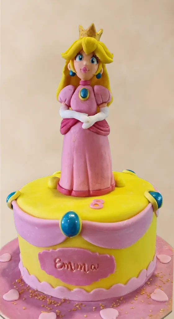 Tarta Princesa Peach, decorada con fondant